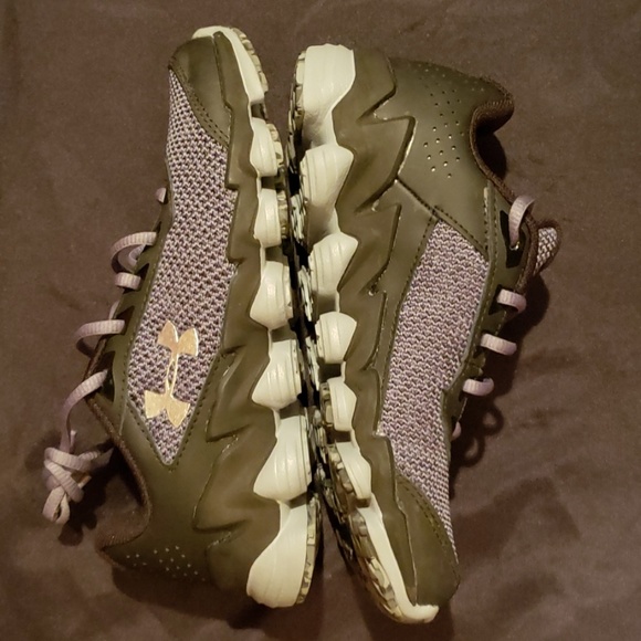 Sneakers - Picture 2 of 4